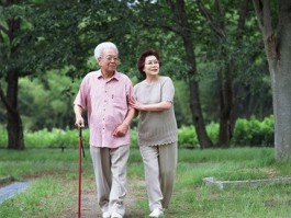 老年人冬季应注意肺炎